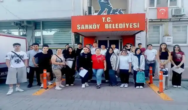 Geleceğimiz olan gençlerimizin her zaman yanındayız