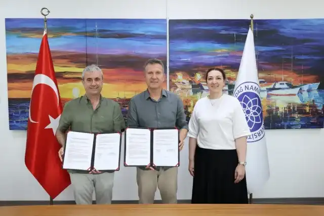 ÜNİVERSİTE PERSONELİNE YÖNELİK TURİZM HİZMETLERİ İÇİN İŞ BİRLİĞİ PROTOKOLÜ İMZALANDI